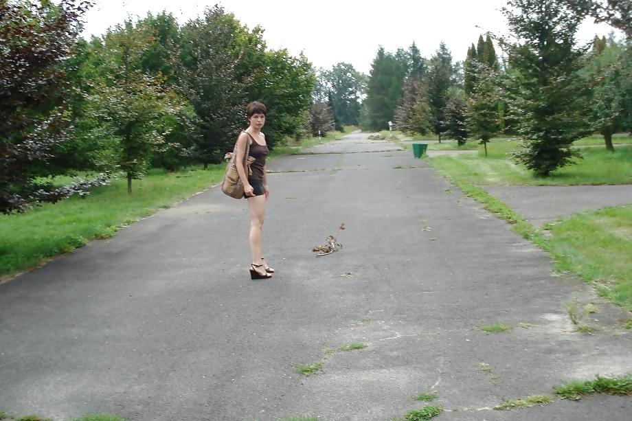 25P MADAME LIKES TOBE IN THE NATURE