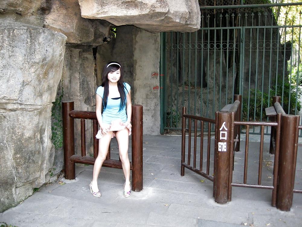25P Korean Slut in public