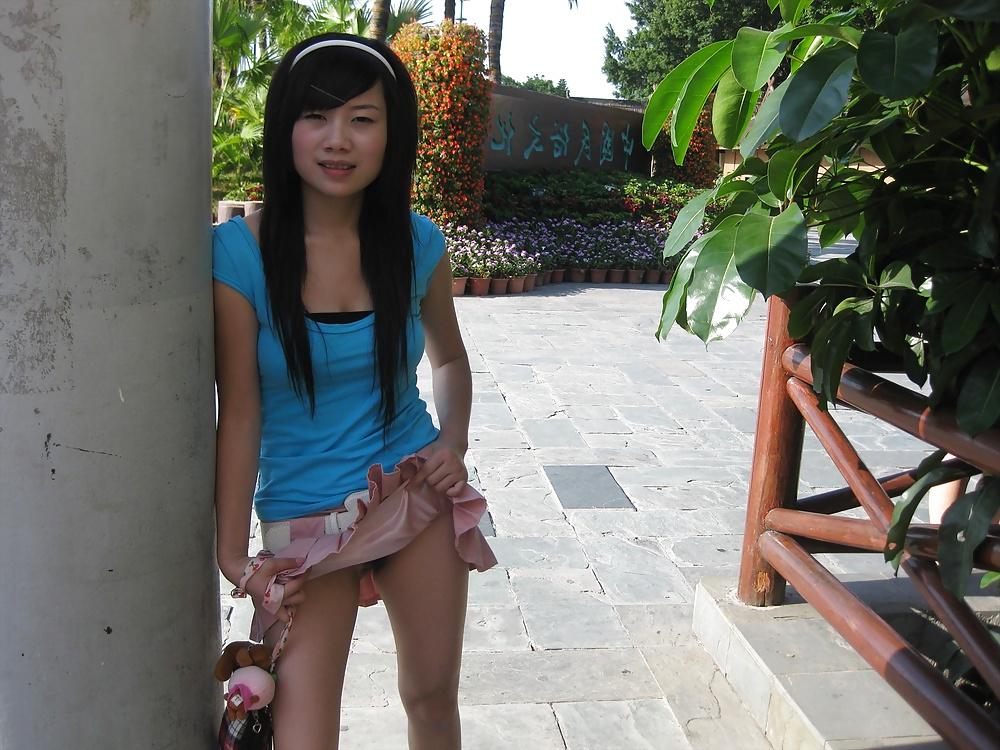 25P Korean Slut in public