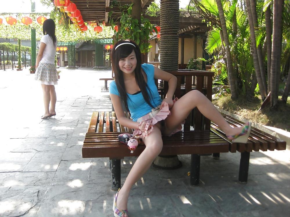 25P Korean Slut in public