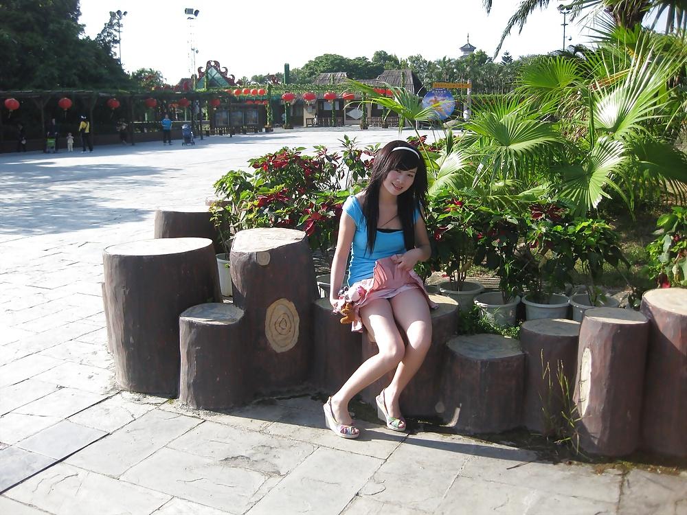 25P Korean Slut in public
