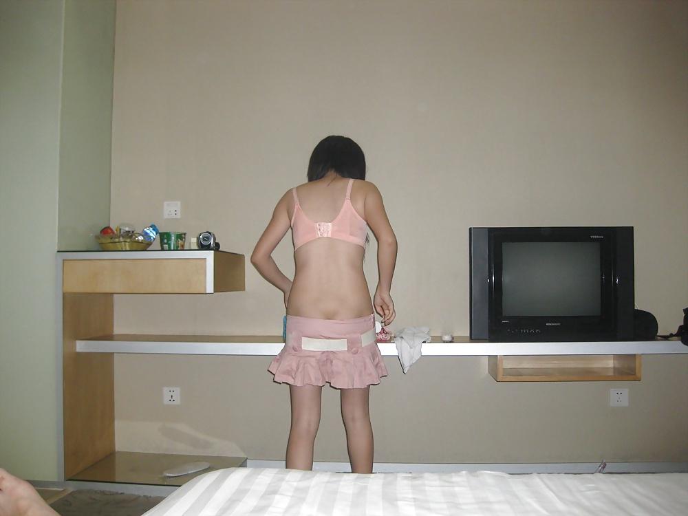 25P Korean Slut in public