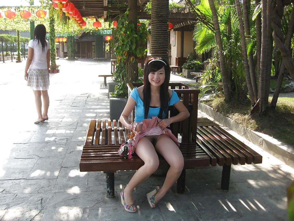 25P Korean Slut in public