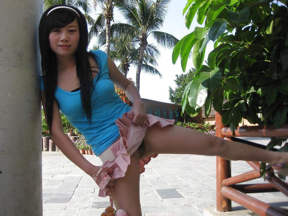 25P Korean Slut in public