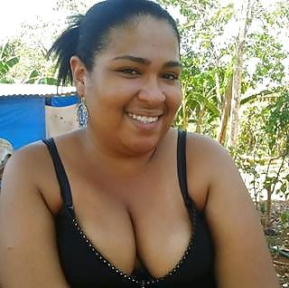12P Downblouse and cleavage big tits