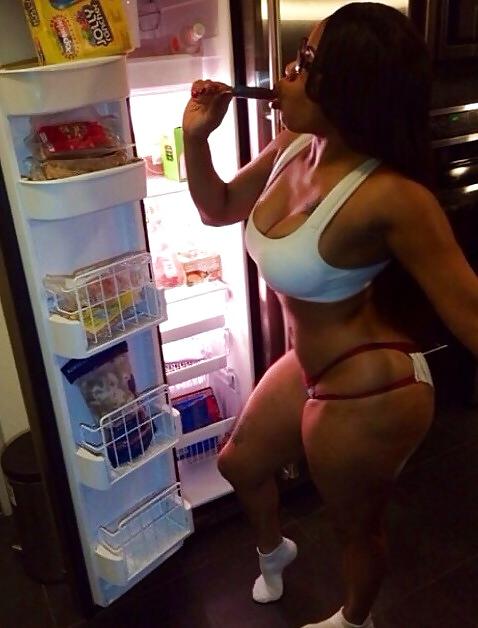 7P ITS JUST SUMTHIN ABOUT ASS IN THE KITCHEN VOL.10