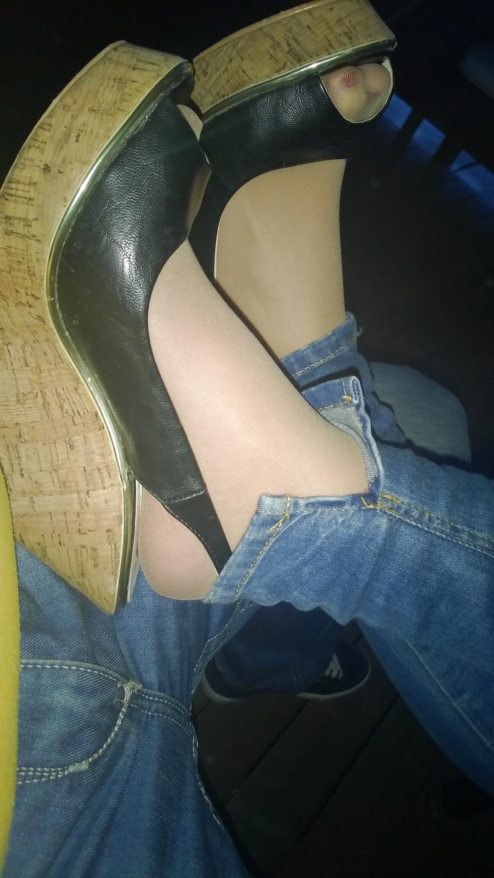 25P Footjob foot fetish nylon sexy toes