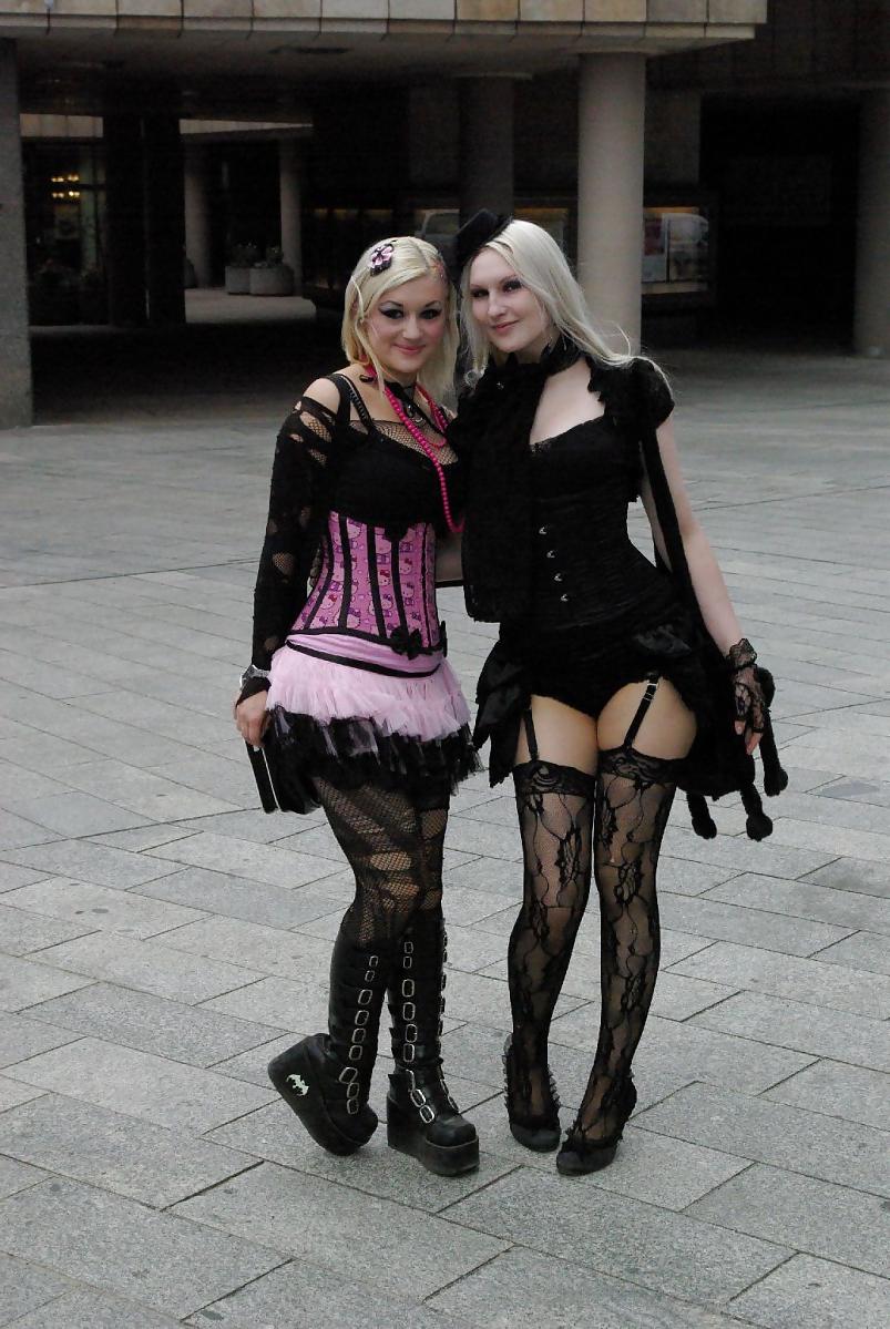 25P A Touch Of Goth :)