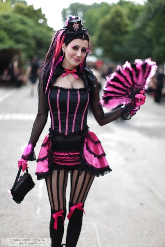 25P A Touch Of Goth :)
