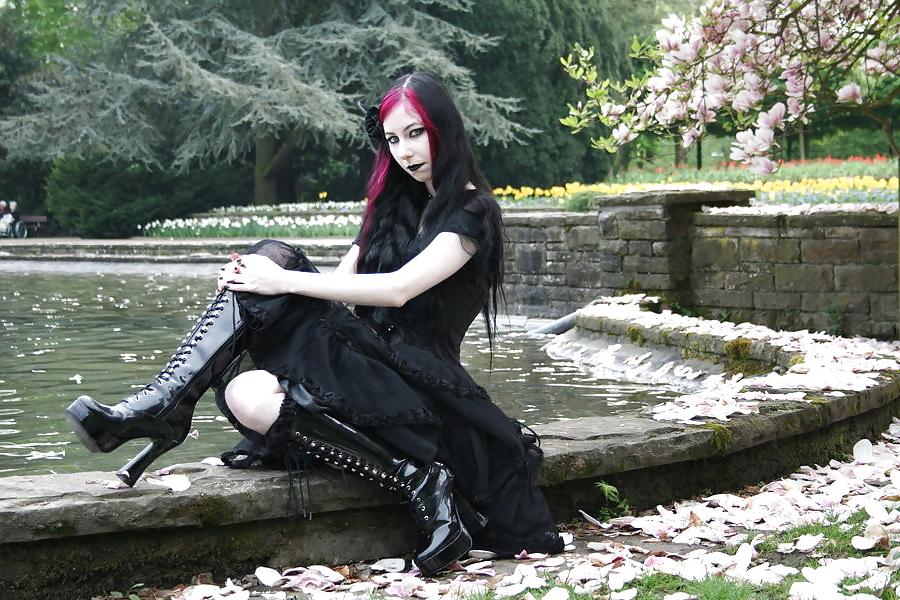 25P A Touch Of Goth :)