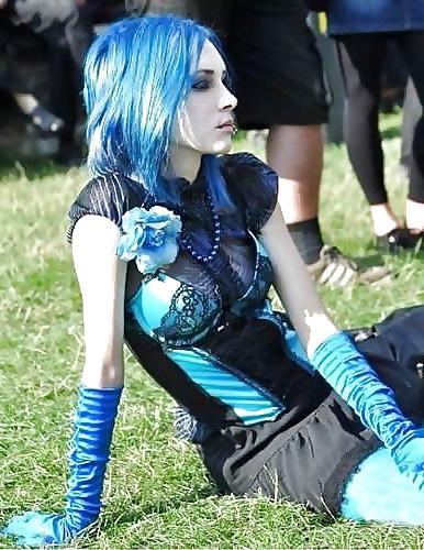 25P A Touch Of Goth :)