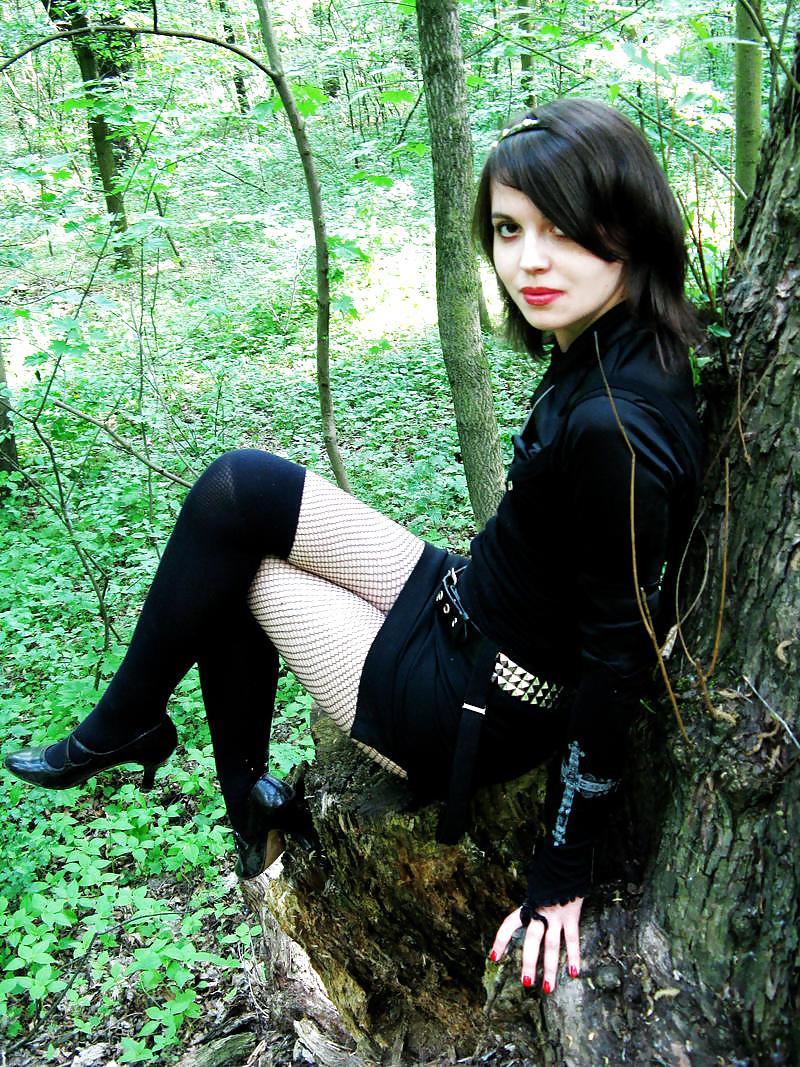 25P A Touch Of Goth :)