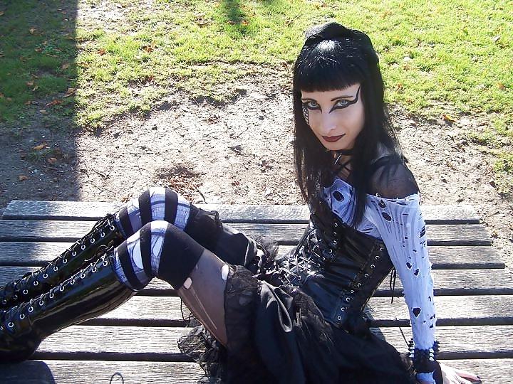 25P A Touch Of Goth :)