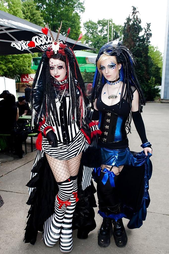 25P A Touch Of Goth :)