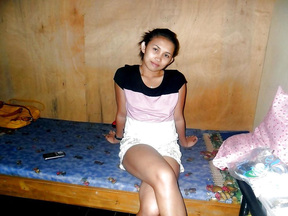 10P Cute Young Asian Girls Shows her Naked Body