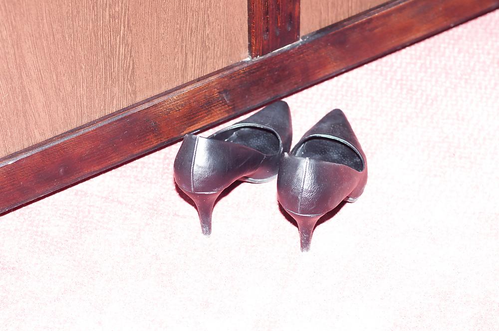 13P Black heels or pumps
