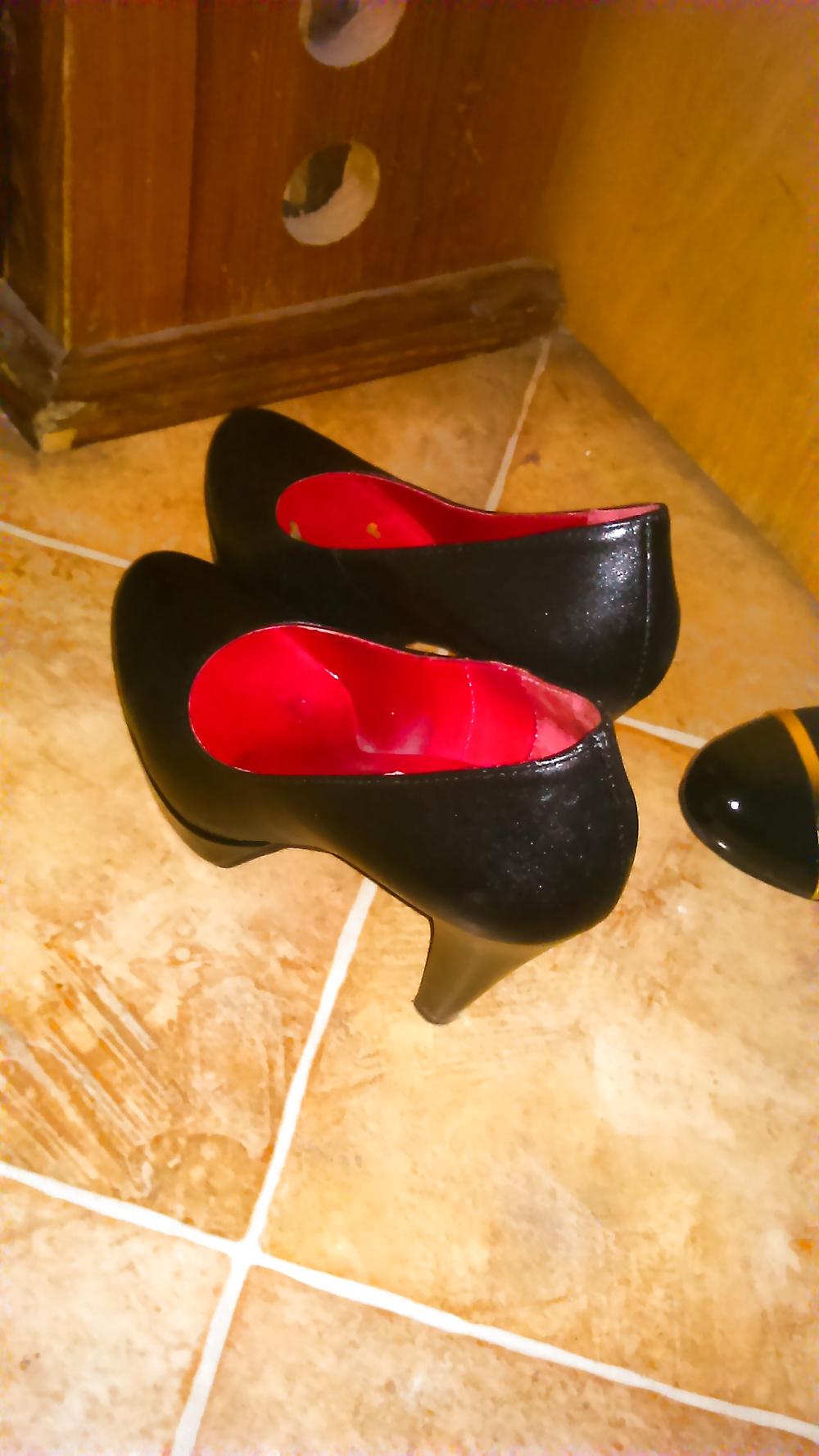 13P Black heels or pumps