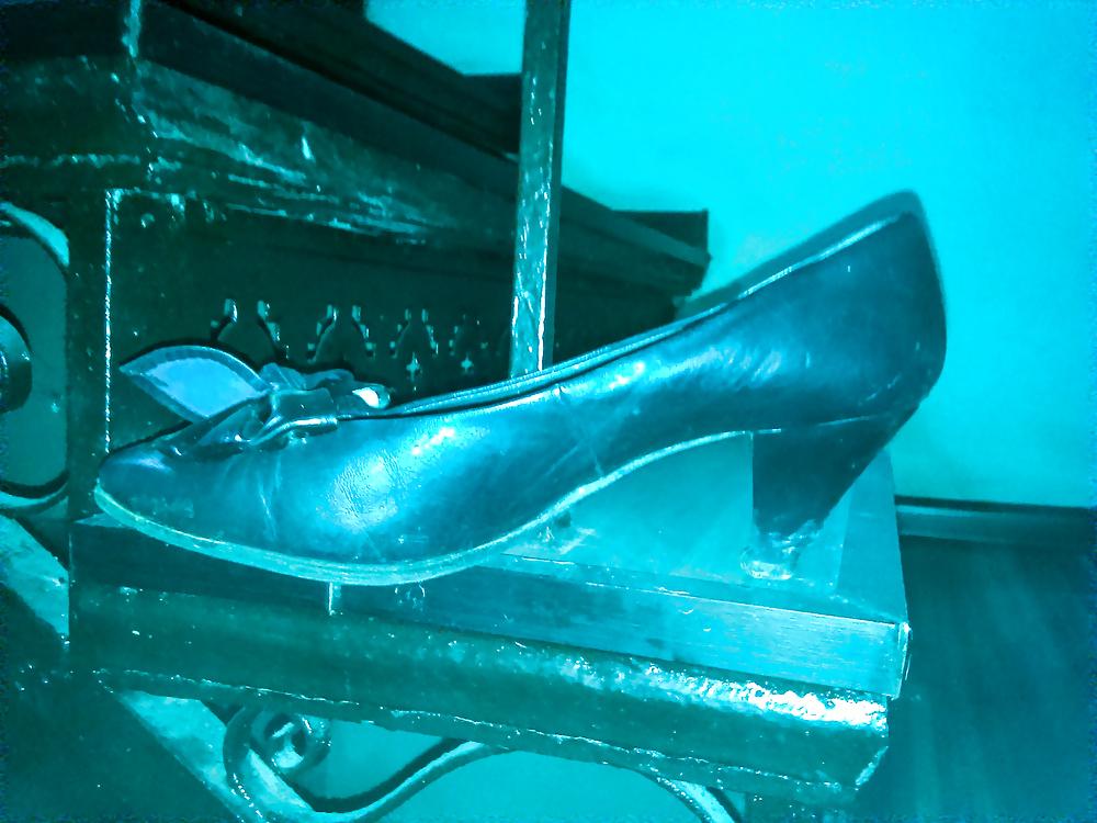 13P Black heels or pumps