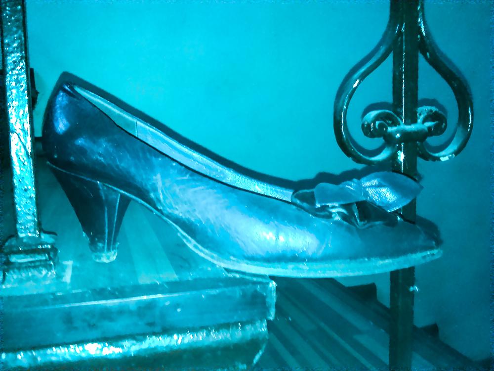 13P Black heels or pumps