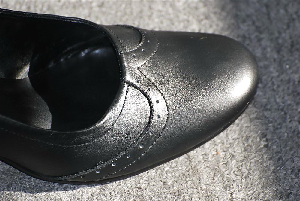 13P Black heels or pumps