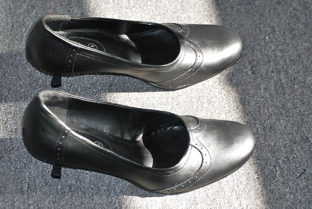 13P Black heels or pumps