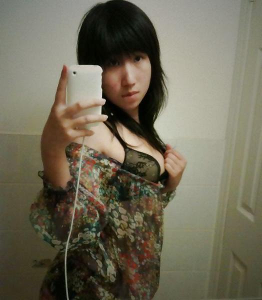 12P Young Asian teen with innocent nude selfie