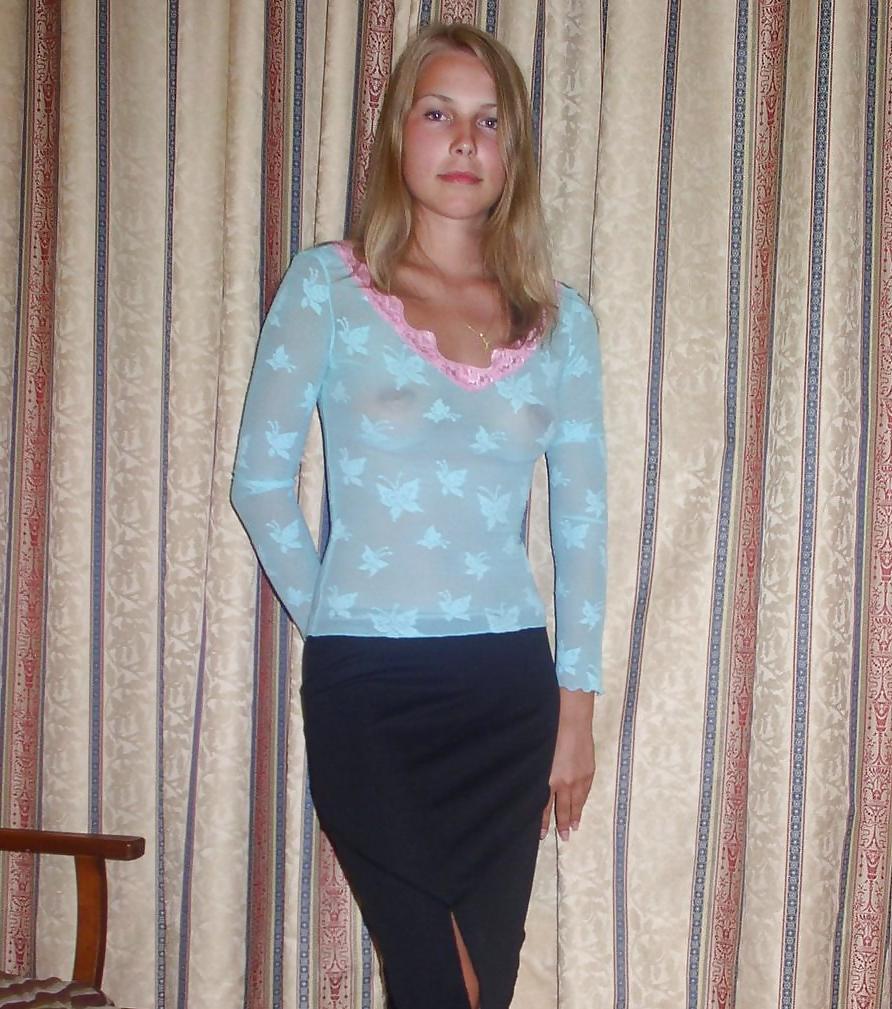 19P Q like the Cleavage? The Nip-Slips?