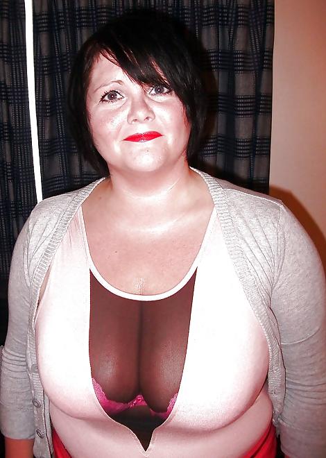 25P Sexy Cleavage 54
