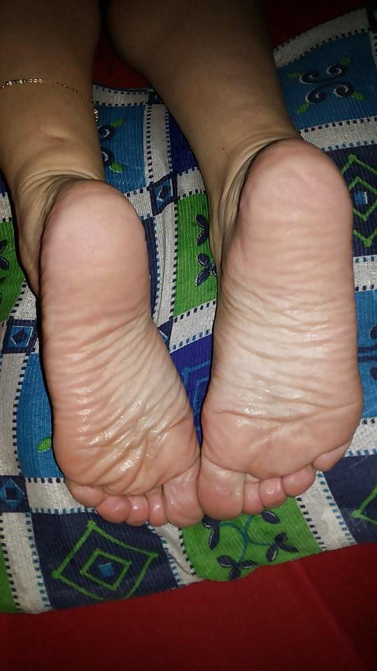 20P Feet Mature