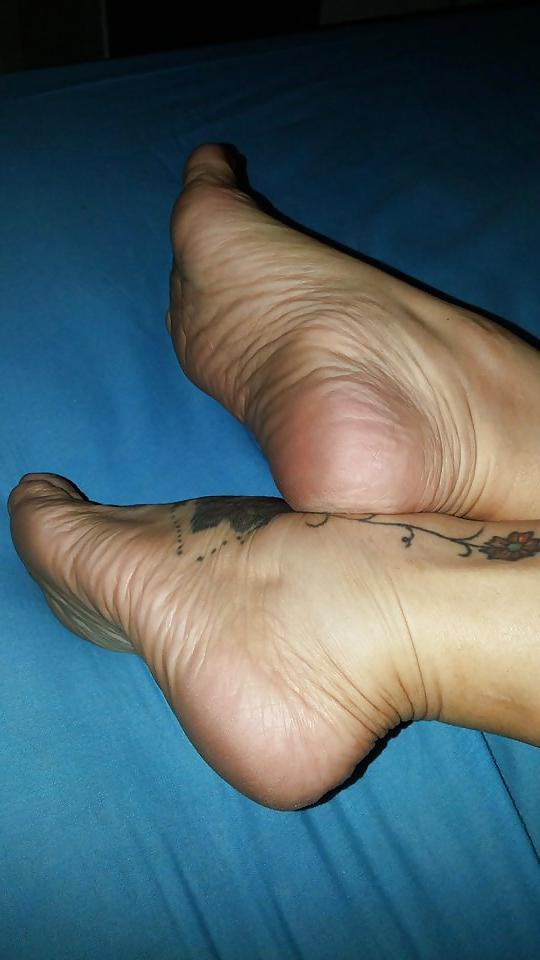 20P Feet Mature