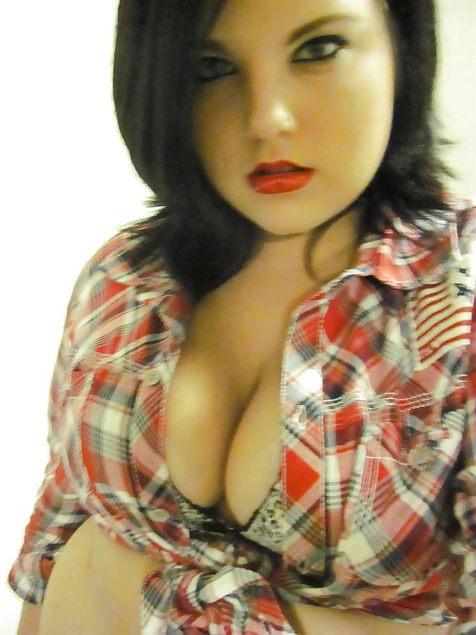 15P Gorgeous Chubby Babe