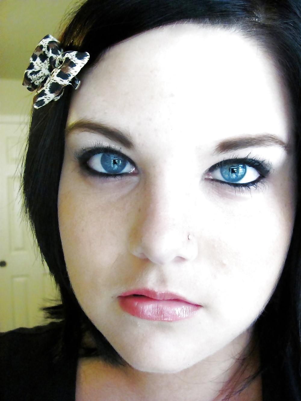 15P Gorgeous Chubby Babe