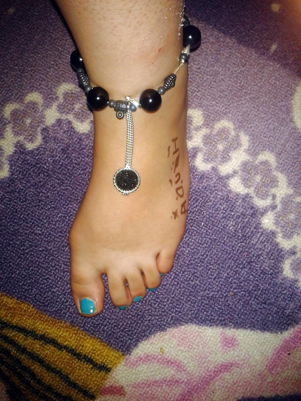 5P Feet Arab Houda
