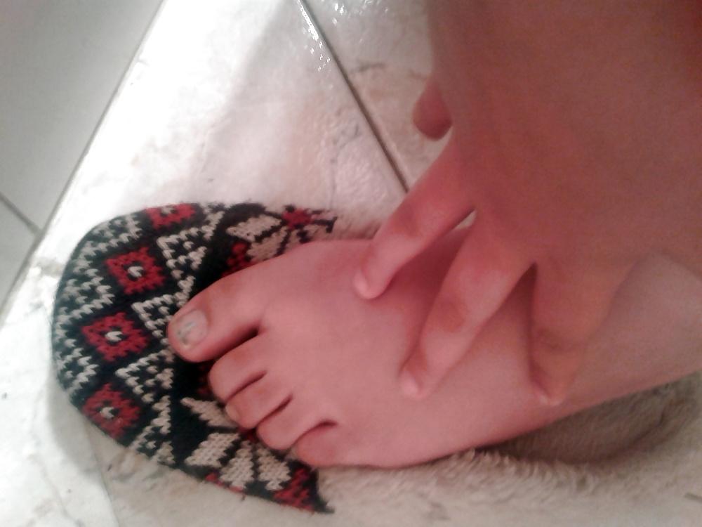 5P Feet Arab Houda