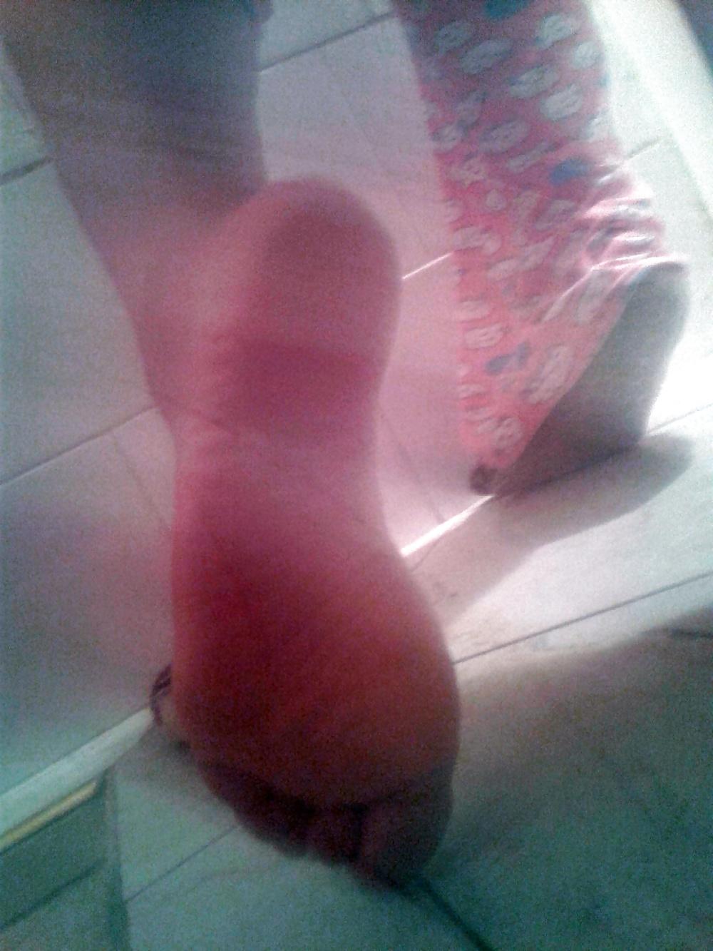 5P Feet Arab Houda