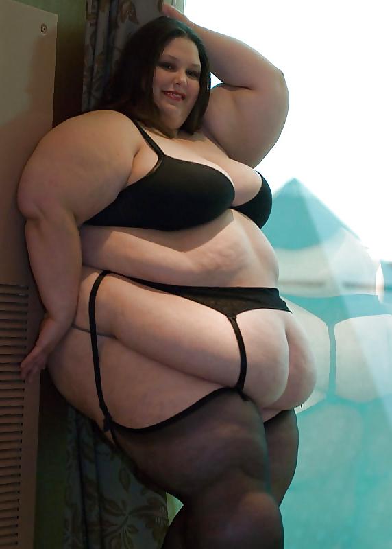17P Sexy BBW Mummy in Stockings