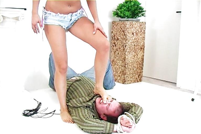 10P Sexy Mistress Celine femdom foot worship