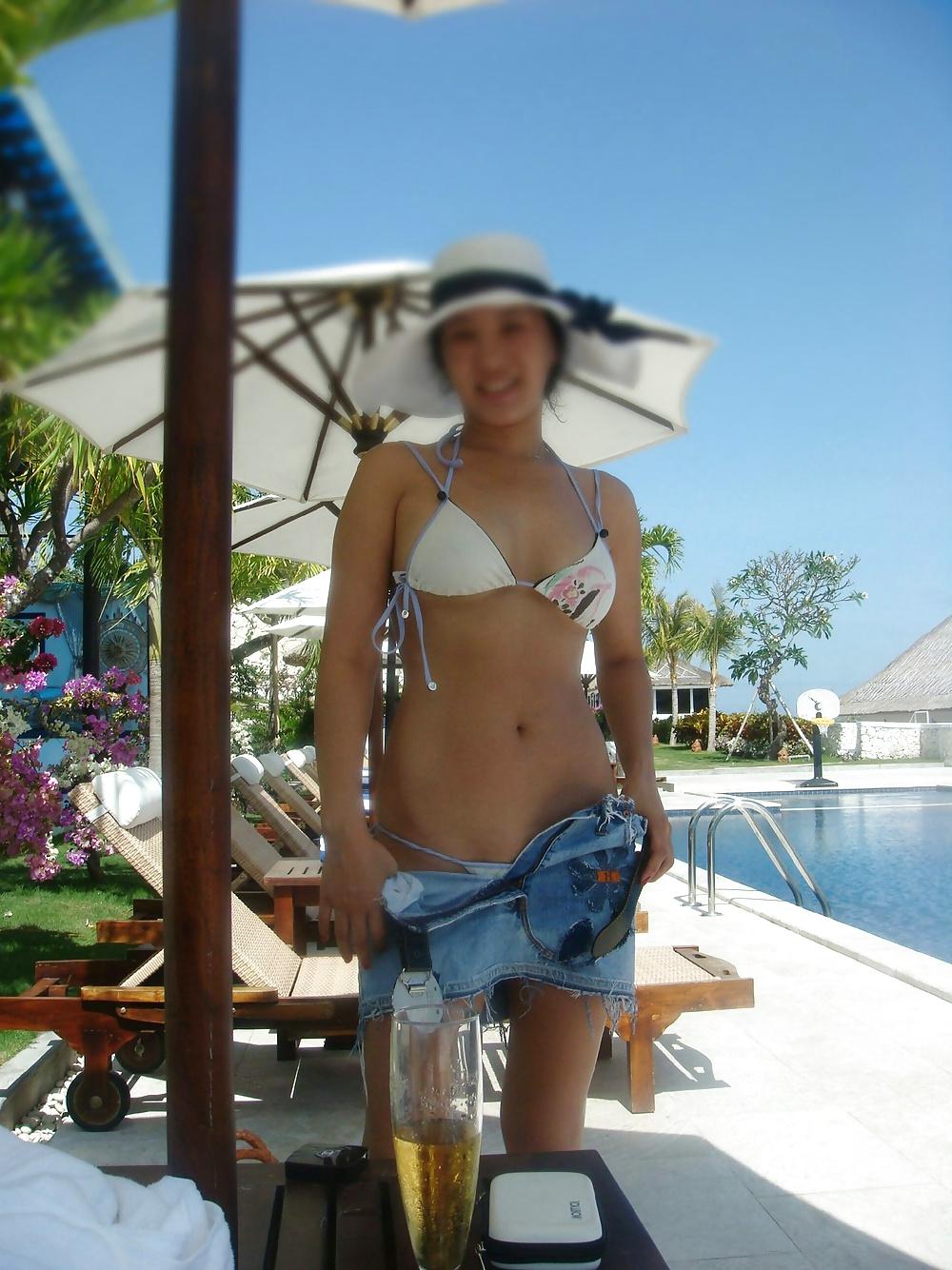 23P Korean Slut in Bikini