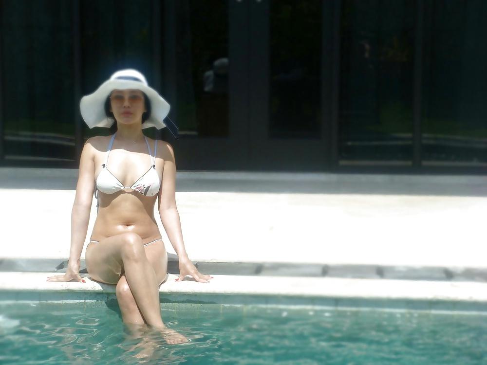 23P Korean Slut in Bikini