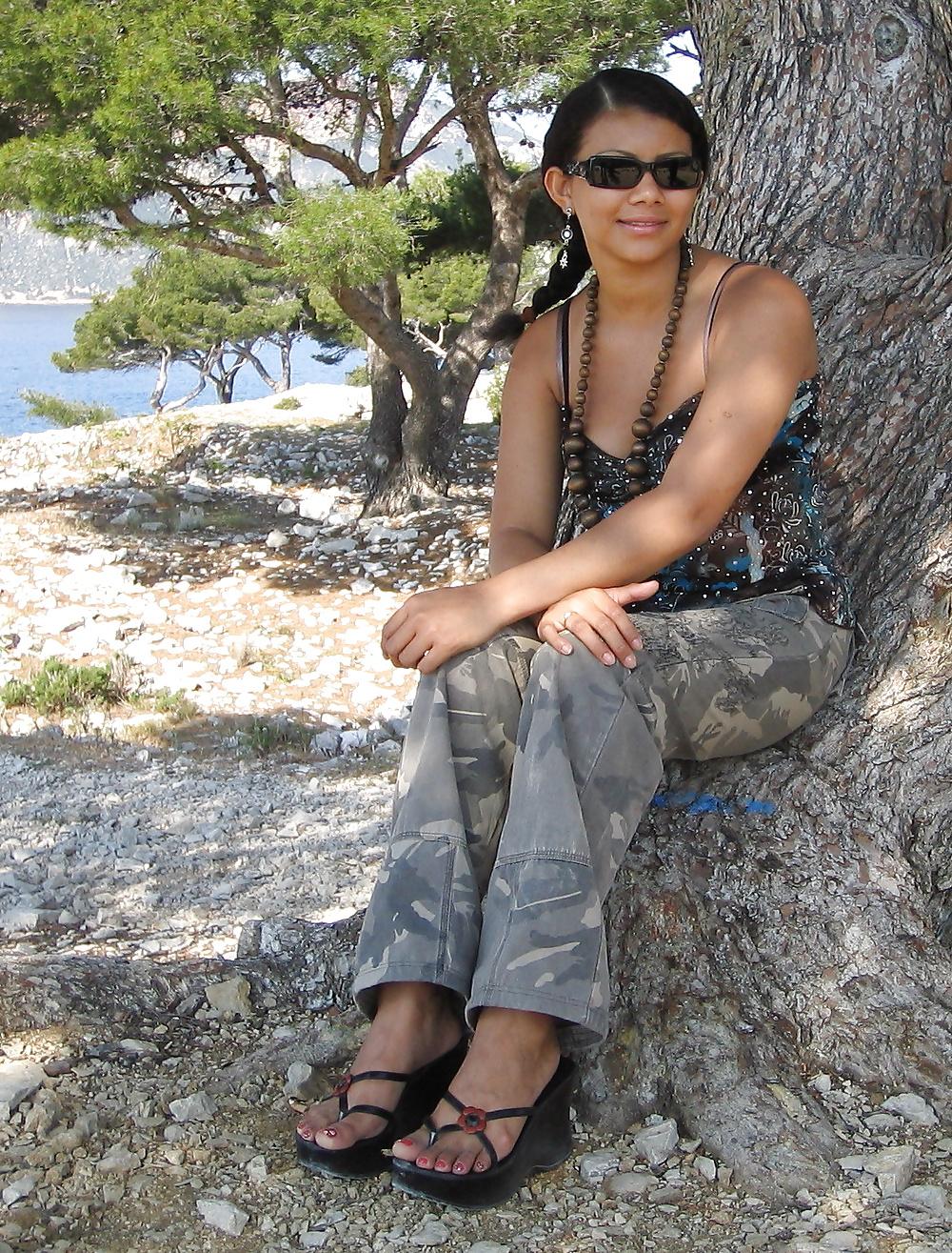 20P LATINA FEET