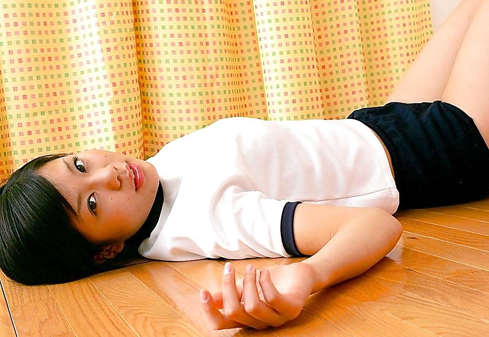 25P Asian uniformed girls
