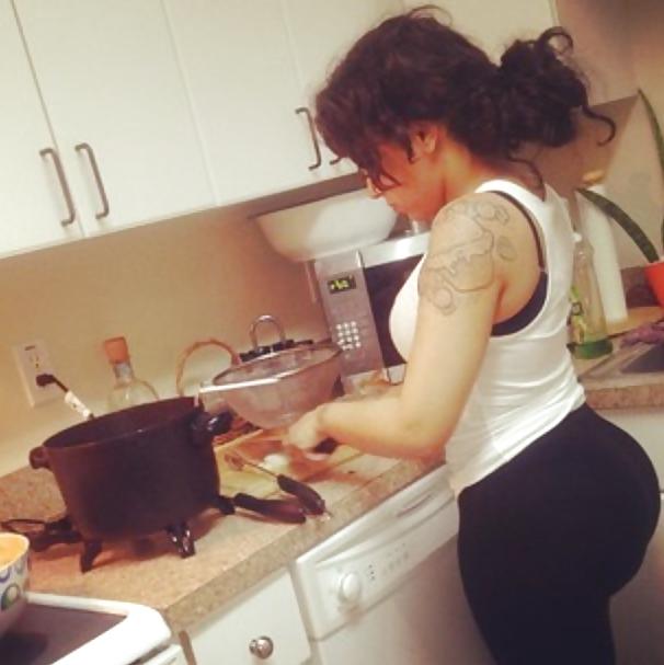 10P ITS JUST SUMTHIN ABOUT ASS IN THE KITCHEN VOL.9
