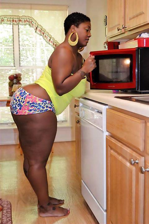 10P ITS JUST SUMTHIN ABOUT ASS IN THE KITCHEN VOL.9