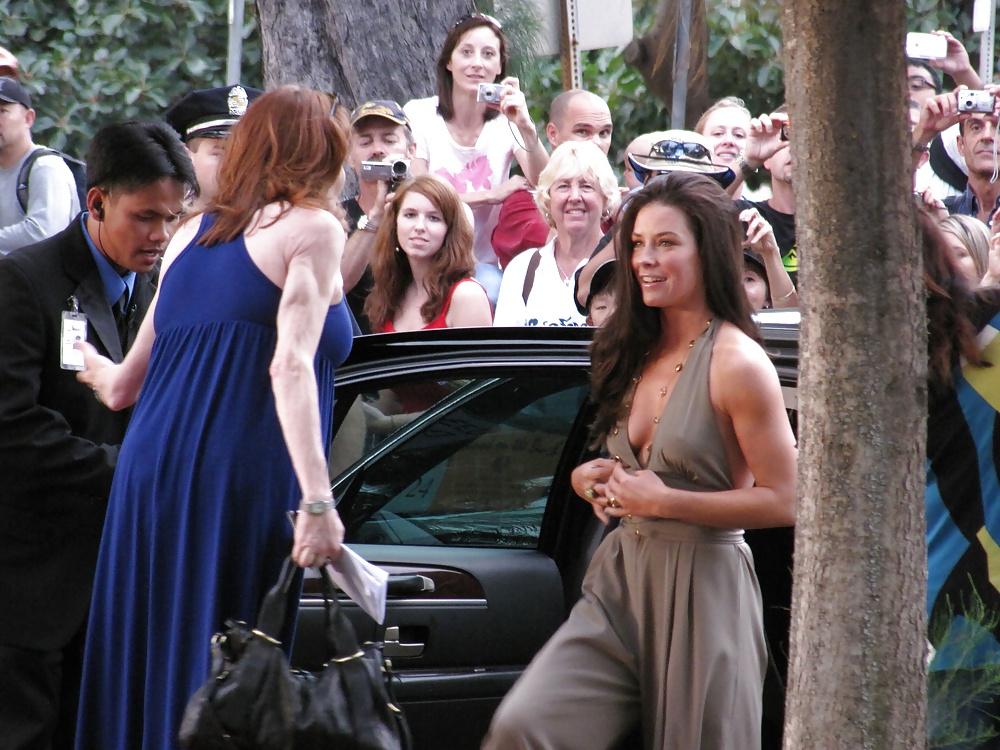 25P Evangeline Lilly HOT with BIG CLEAVAGE