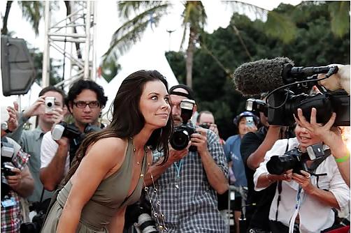 25P Evangeline Lilly HOT with BIG CLEAVAGE