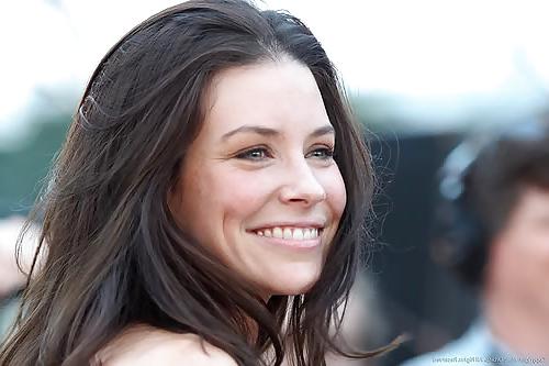 25P Evangeline Lilly HOT with BIG CLEAVAGE