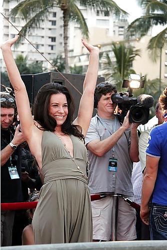 25P Evangeline Lilly HOT with BIG CLEAVAGE