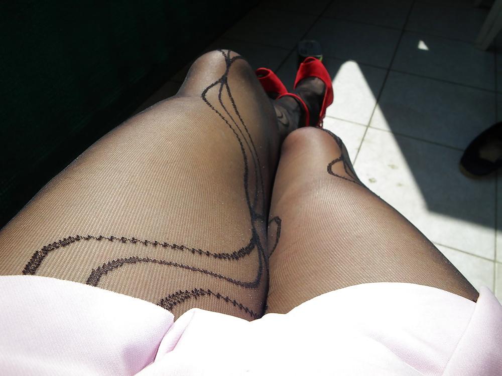 25P Skirt & red heels
