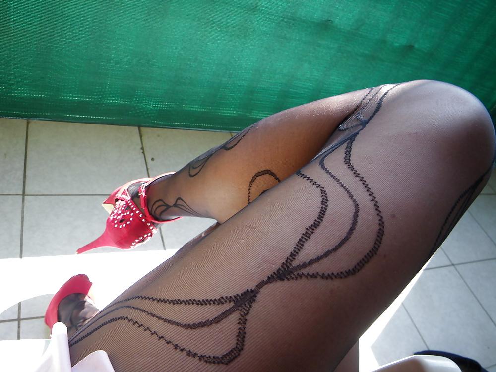 25P Skirt & red heels