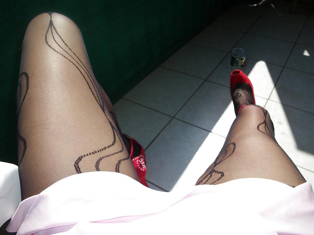 25P Skirt & red heels